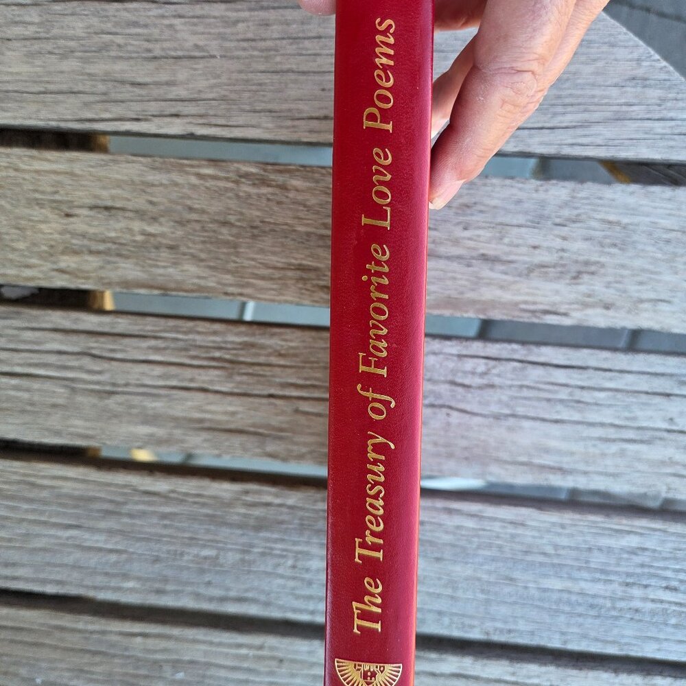 "The Treasury of Favorite Love Poems" Hardcover with Ribbon Page Marker LIKE NEW - Picture 3 of 6